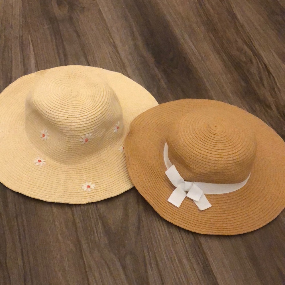 Two straw summer hats for baby girl